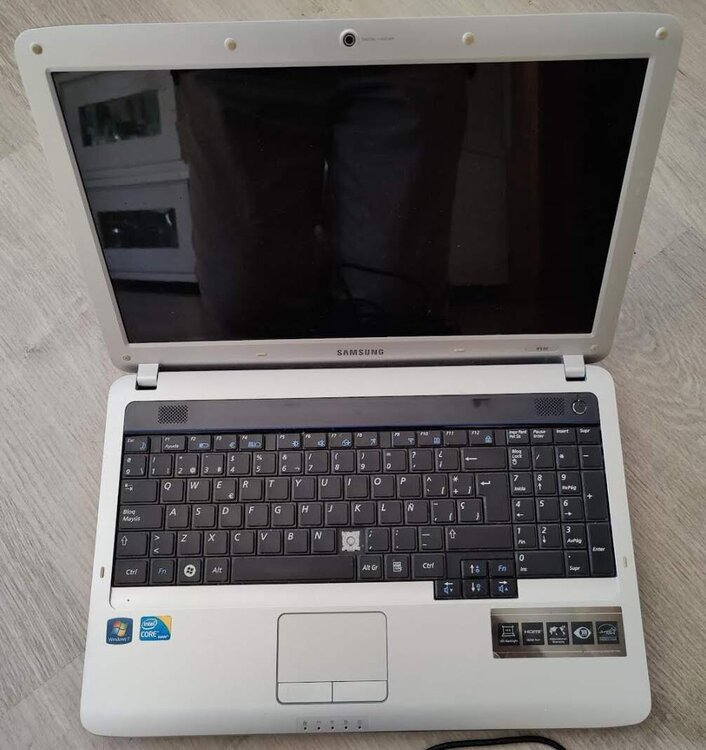 samsung2.thumb.JPG.73fb2093178288a7d0848eca31e94533.JPG