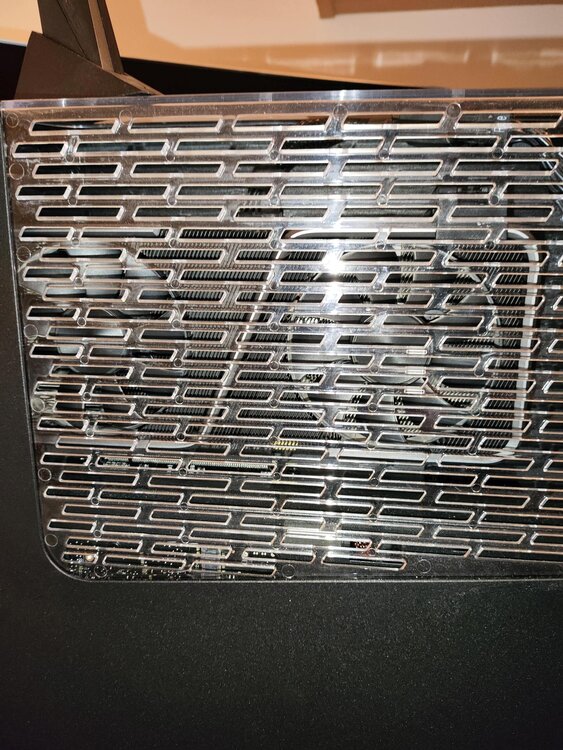 lateralgpu.thumb.jpg.e6c92a80b224bb9bea7f7805da0822c1.jpg