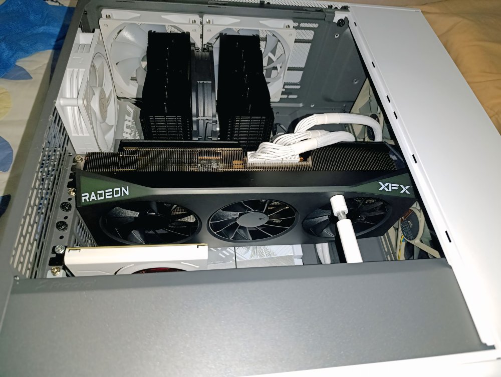 9070 XT (1).jpg