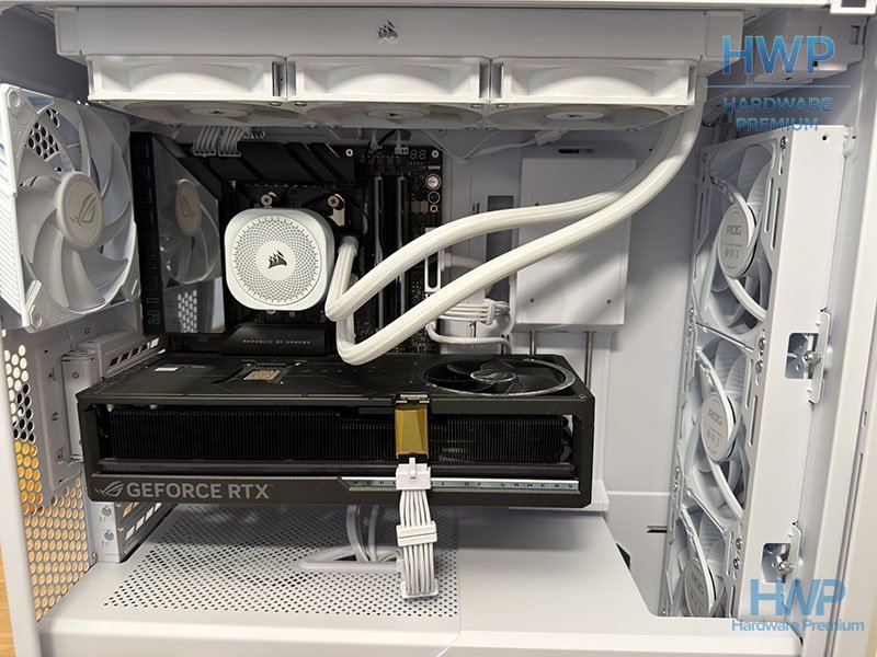 asus-rog-strix-helios-ii-interior.jpg